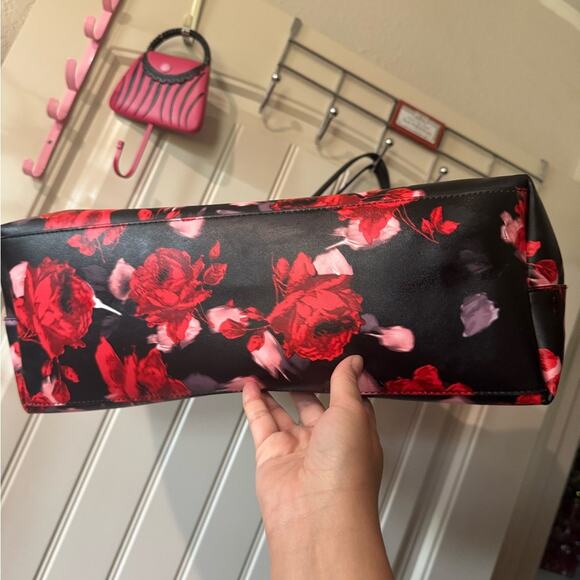 VICTORIA’S SECRET 🌹Black & Red Rose Floral Tote - Picture 6 of 12